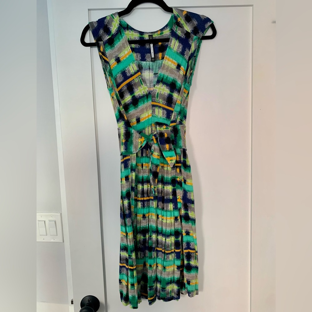 Multicolor stretch dress with wrap detail at waist